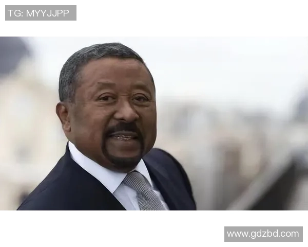 非洲足球明星成功转型当总统引发全球关注与热议