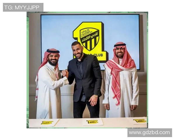 足球明星穿篮球衣的时尚风潮与精彩瞬间展现