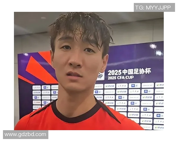 热爱中国足球明星的背后故事与他们对足球的执着追求